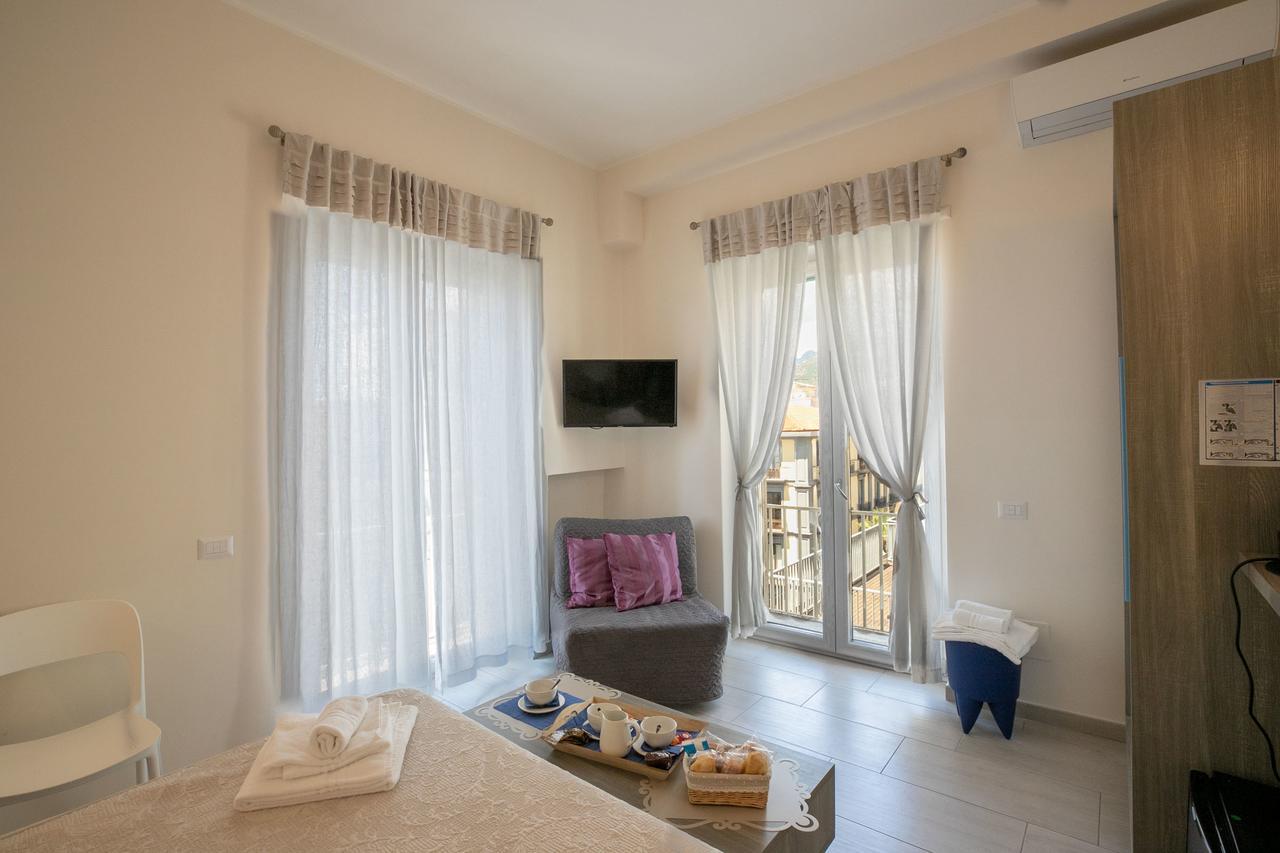 サレルノ Residenza Eleonora Bed & Breakfast エクステリア 写真
